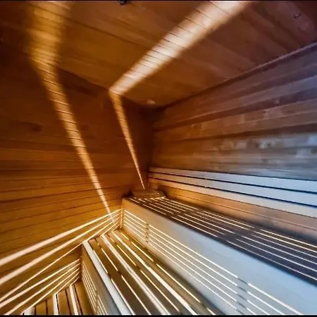 Hanza Tower 5 Stars 公寓