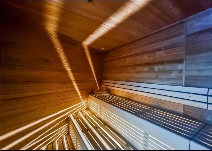 Hanza Tower 5 Stars Apartment